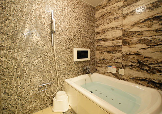 Room202-Bathroom